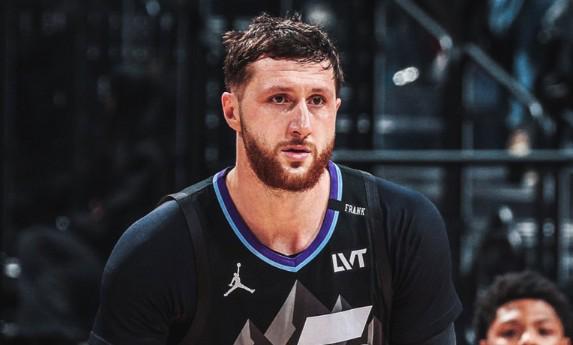 PG电子官方网站-努尔基奇砍16分18板10助，与卡尔-马龙和基里连科齐名爵士队史